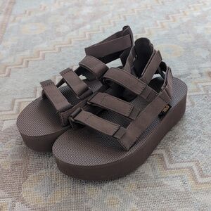 Teva Flatform Mevia Sandals in Acorn